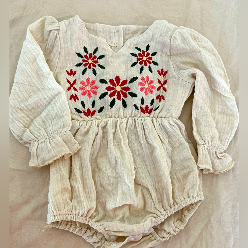 Baby Floral Embroidery Flounce Sleeve Button Back Bodysuit